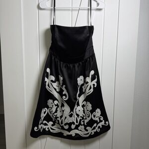 White House Black Market Black Dress White Embroidery Size 2 Strapless Cocktail